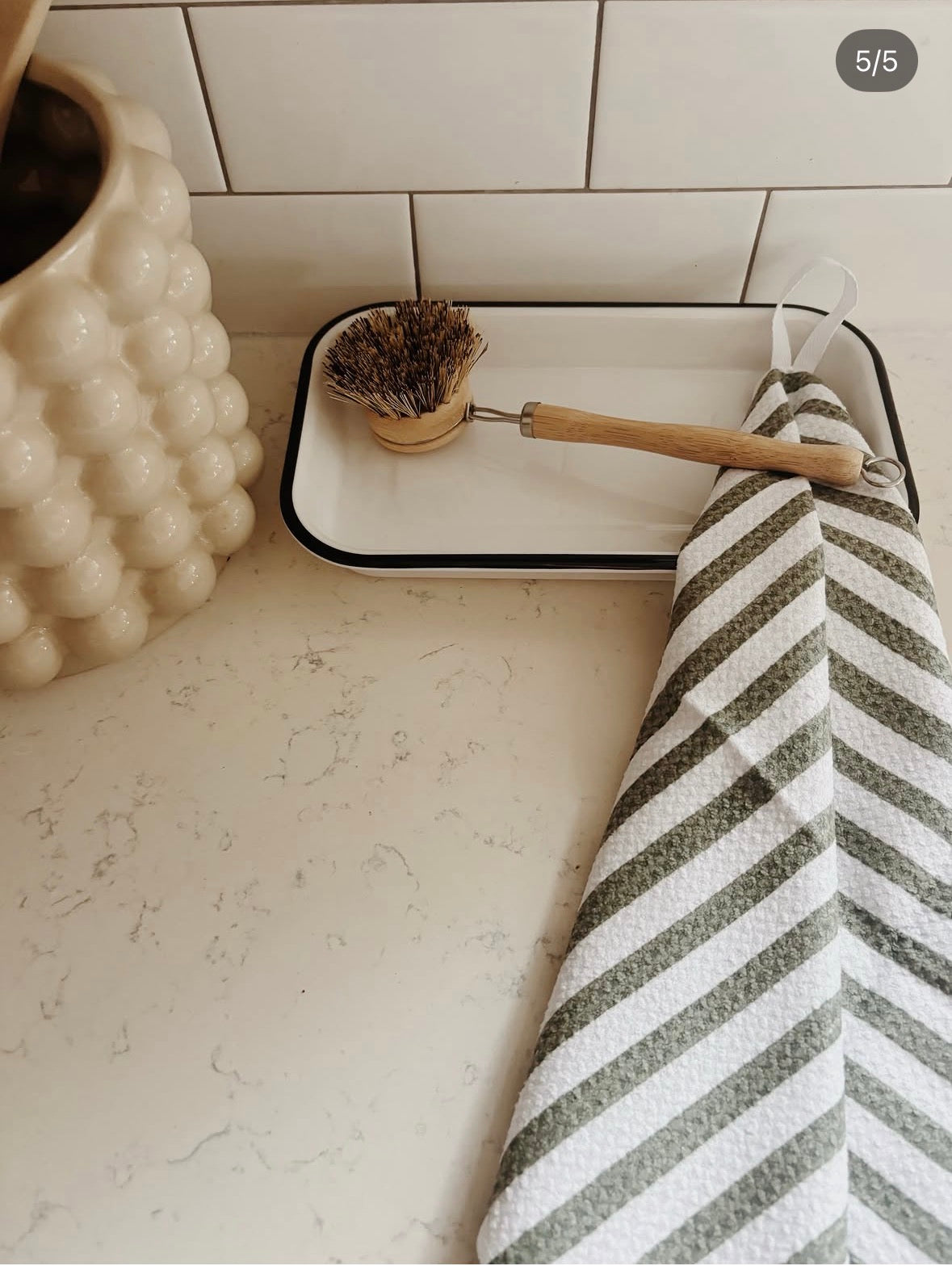 Kitchen tray bundle with a green + white stripe kitchen towel